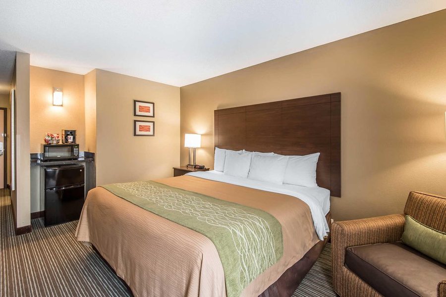 Comfort Suites Kansas City Liberty — Guest room