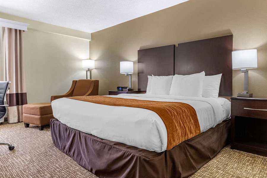 Comfort Suites Lake Norman Huntersville — Guest room