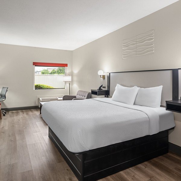 Comfort Suites Locust Grove Atlanta South — Guest room
