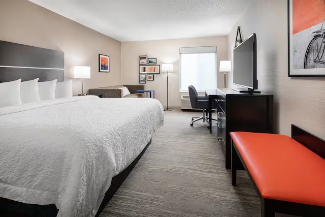 Comfort Suites Longmont — Guest room