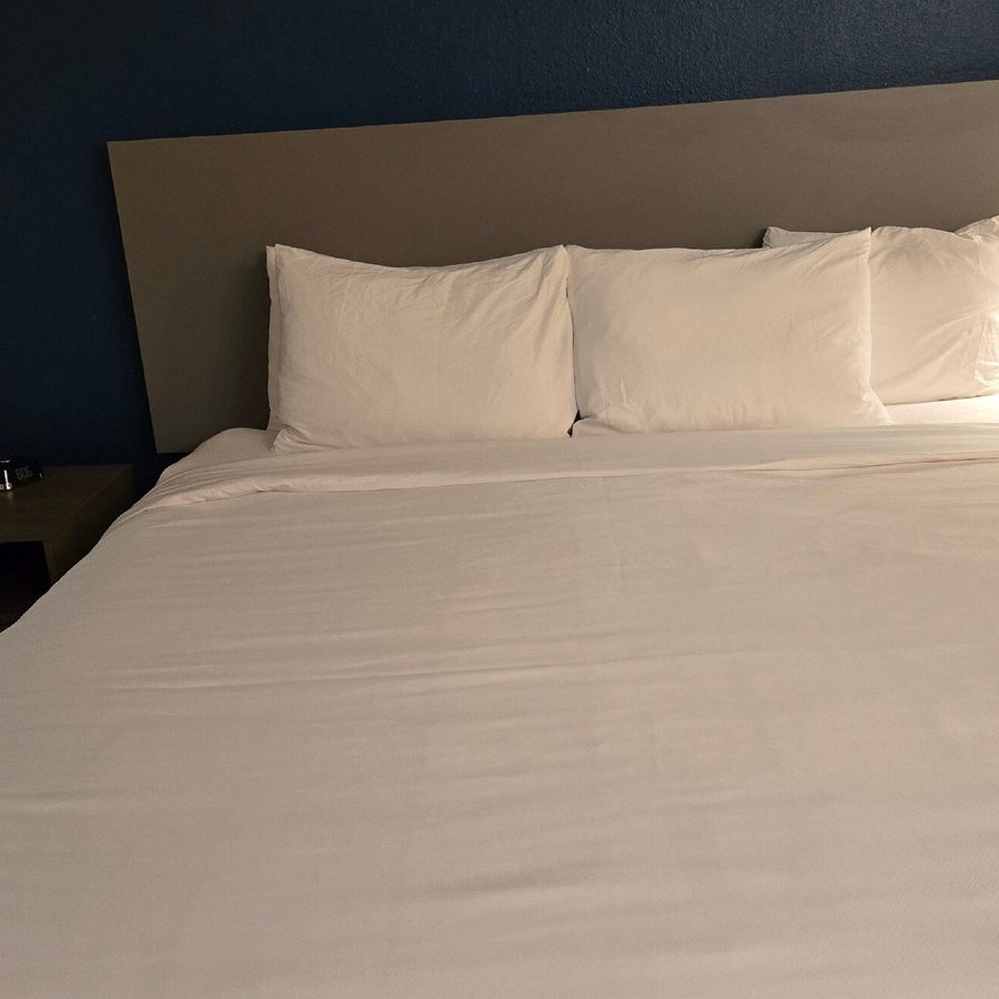 Comfort Suites Medical District Near Mall of Louisiana — Guest room