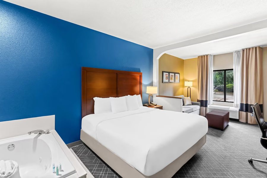 Comfort Suites Mobile East Bay — Guest room