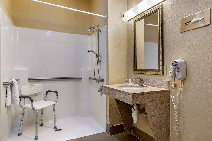Comfort Suites Montgomery East Monticello Dr — Bathroom