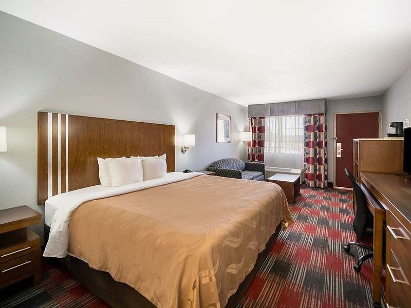 Comfort Suites Natchitoches — Guest room