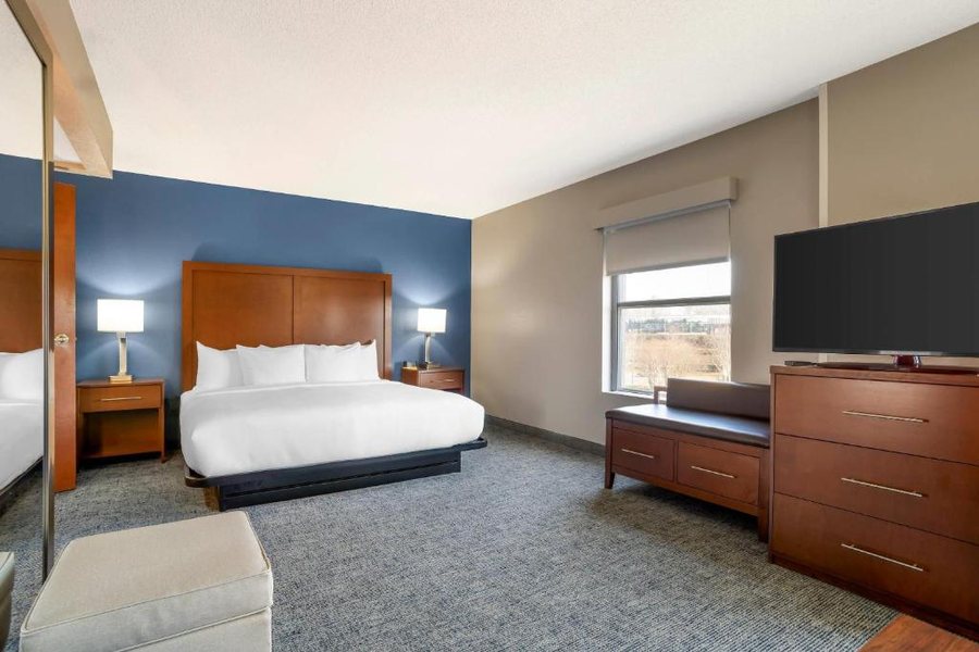 Comfort Suites Near Birkdale Village Huntersville — Guest room