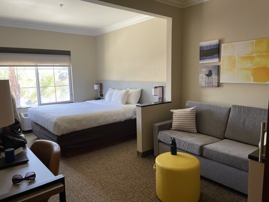 Comfort Suites Oceanside Camp Pendleton Area — Guest room