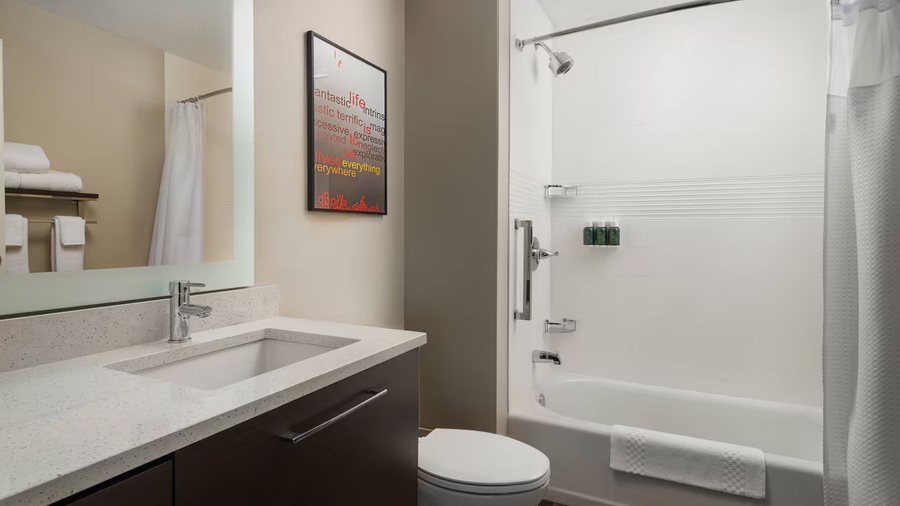 Comfort Suites Olive Branch Memphis South — Bathroom