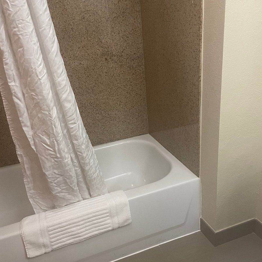 Comfort Suites Oxford I 20 Exit 188 — Bathroom