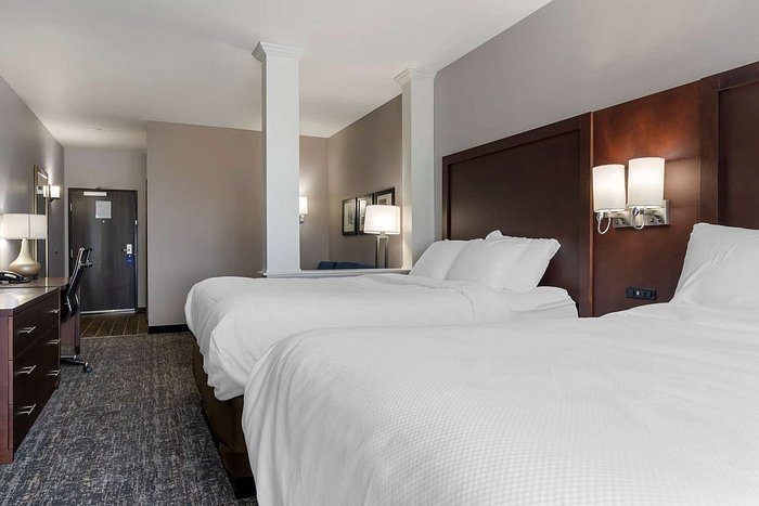 Comfort Suites Paducah Mall Area — Guest room