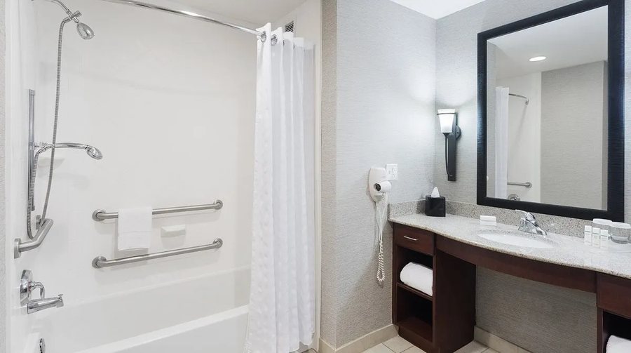 Comfort Suites Shreveport West I 20 — Bathroom