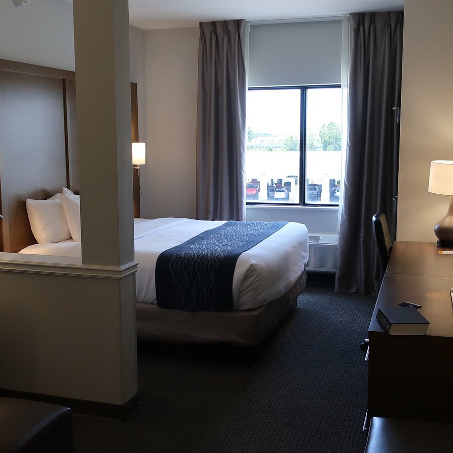 Comfort Suites Stuart Hutchinson Island — Guest room
