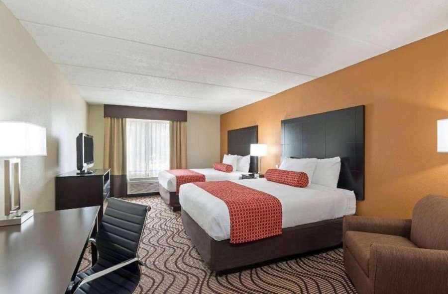 Comfort Suites Tampa Airport North — Guest room