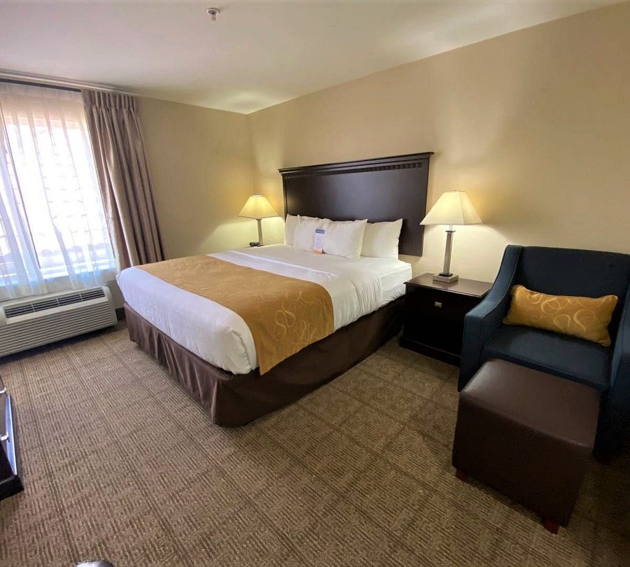 Comfort Suites Tulare Sequoia Gateway — Guest room