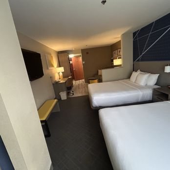 Comfort Suites Vacaville Napa Valley — Guest room