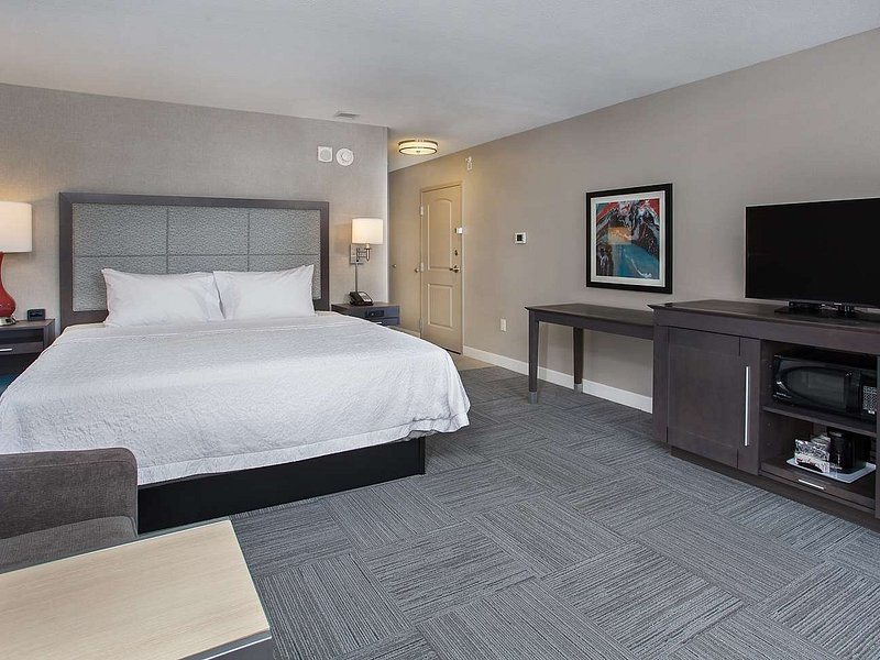 Comfort Suites Vincennes Vincennes Indiana — Guest room