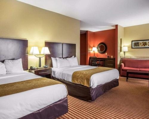 Comfort Suites — Guest room
