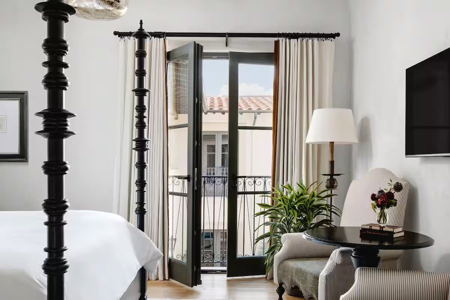 Commodore Perry Estate Auberge Collection — Guest room