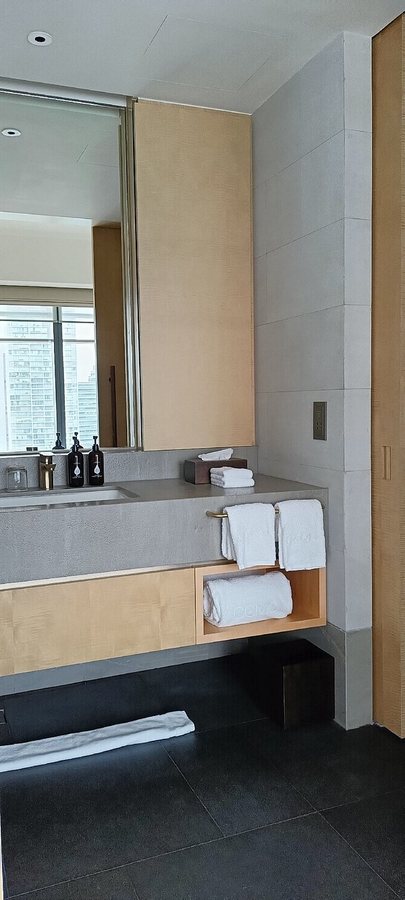 COMO Metropolitan Singapore — Bathroom