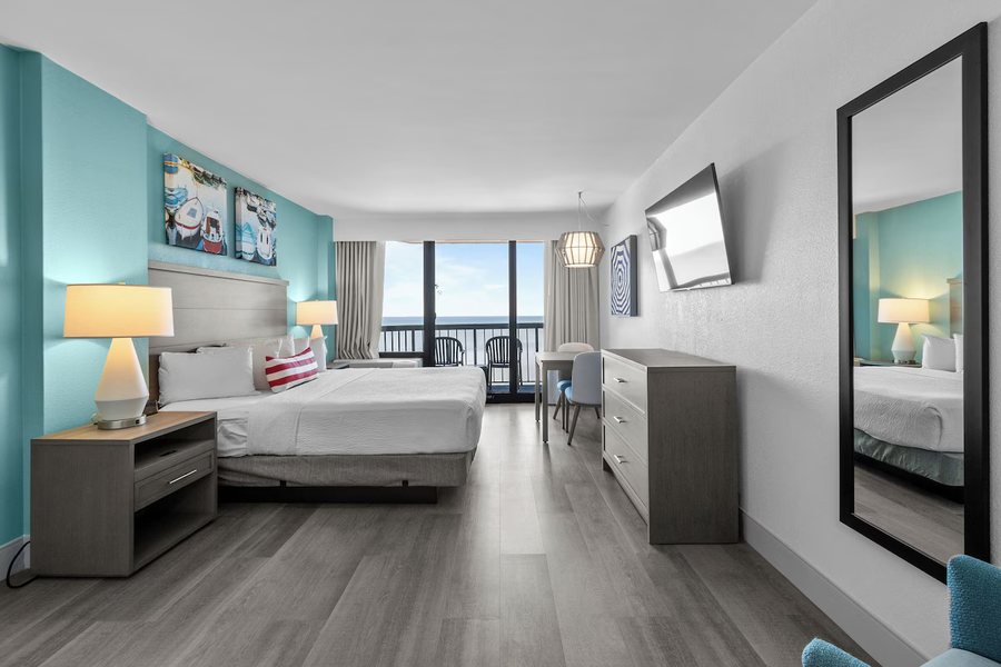 Compass Cove Oceanfront Resort — Guest room