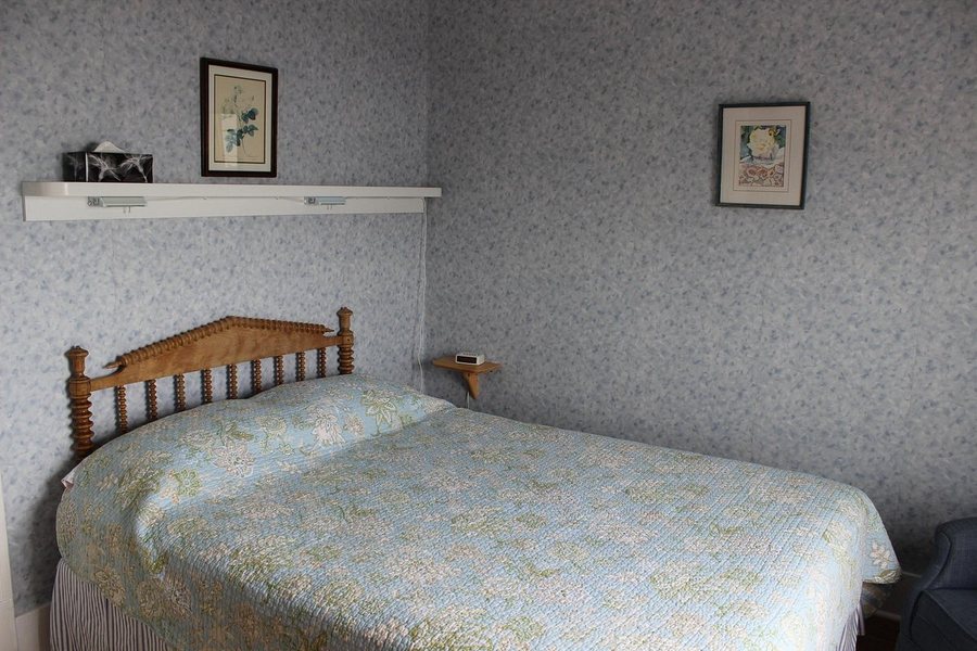 Compass Rose — Guest room