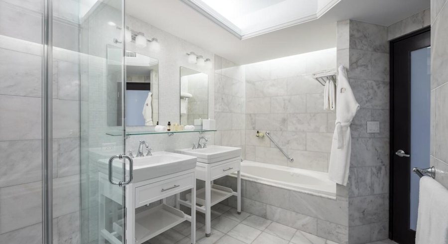 Condado Vanderbilt Hotel — Bathroom