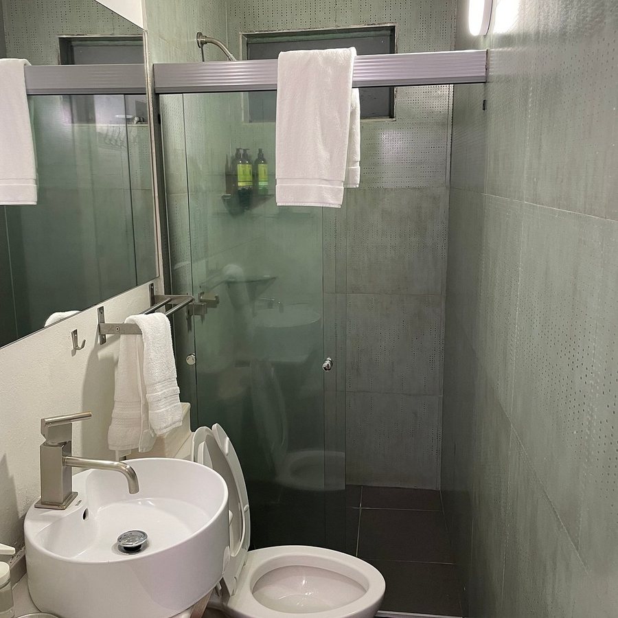 Condesa DF — Bathroom