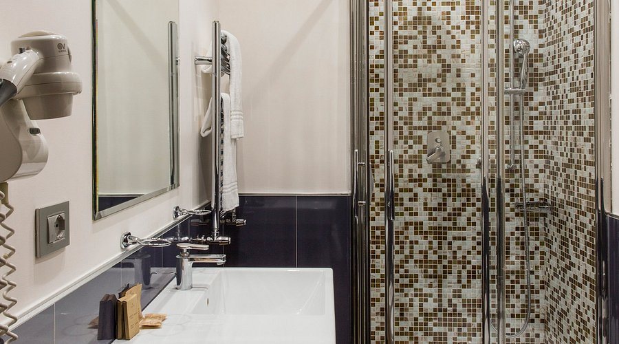 Condominio Monti — Bathroom