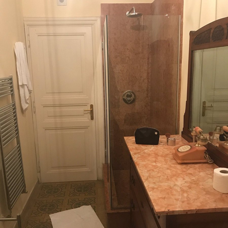 Condotti Palace — Bathroom