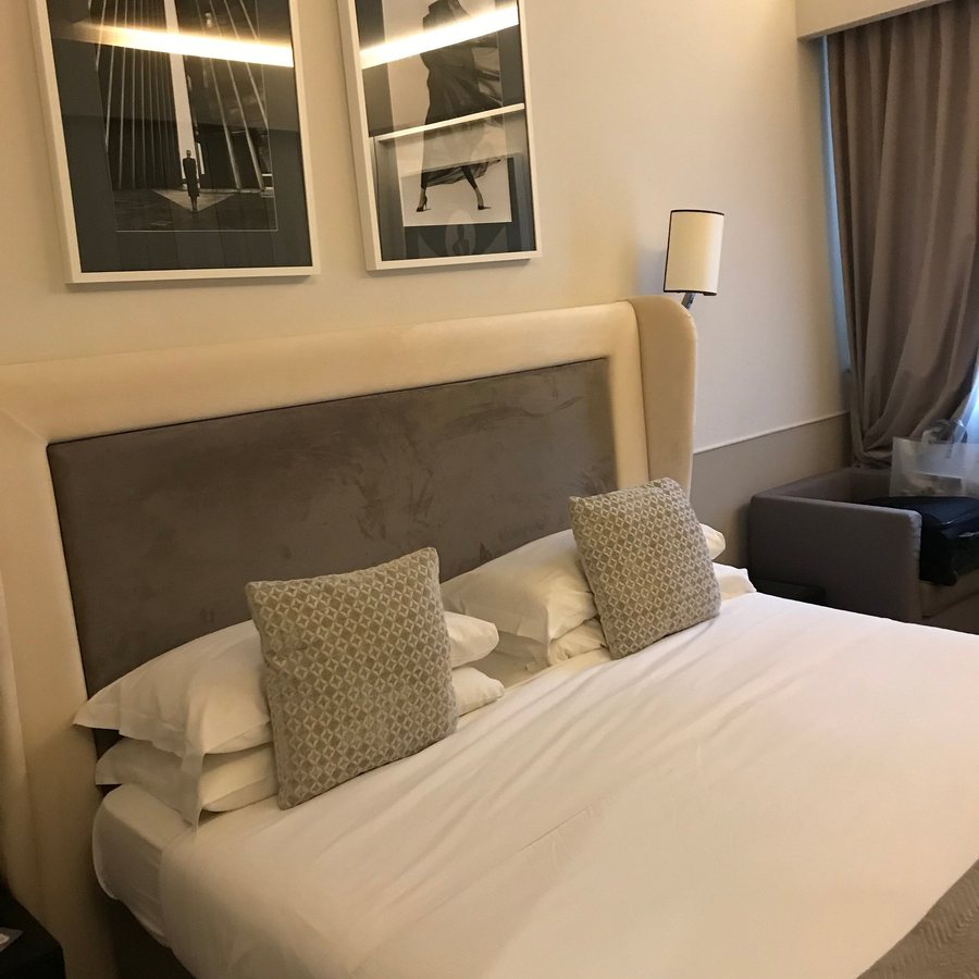 Condotti Palace — Guest room