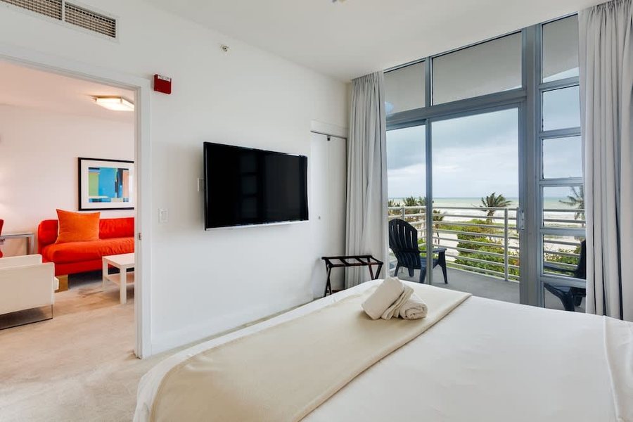 Congress Suites at the Strand Miami Beach Florida — Guest room