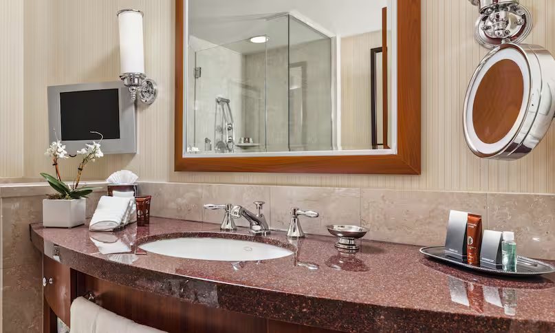 Conrad Indianapolis — Bathroom