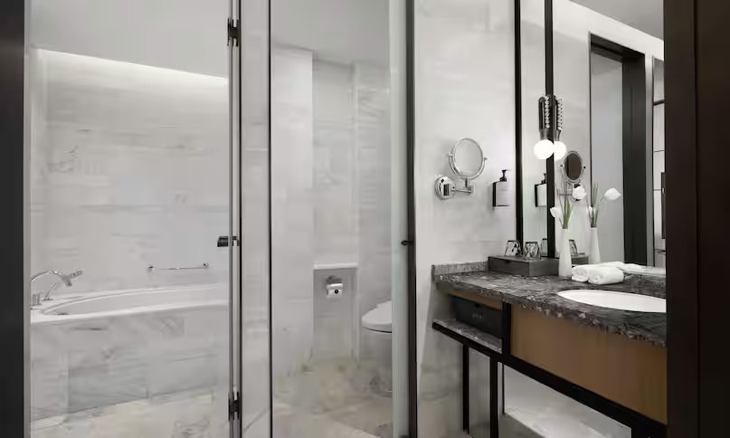 Conrad Shanghai — Bathroom