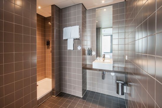 Conscious Hotel Amsterdam City The Tire Station — Bathroom