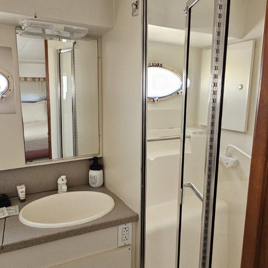 Constitution Marina s Bed Breakfast Afloat — Bathroom