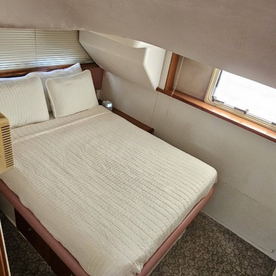 Constitution Marina s Bed Breakfast Afloat — Guest room