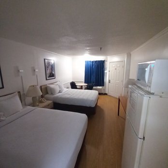Contempra Inn — Guest room