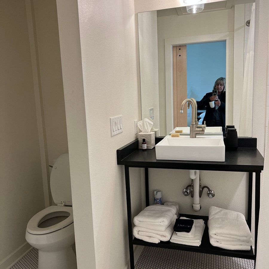 Contigo Ranch — Bathroom