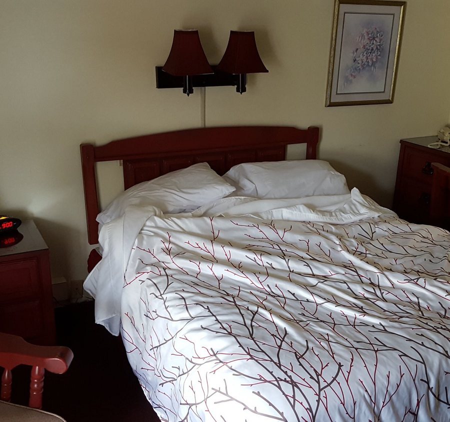 Continental Inn Cheboygan — Guest room