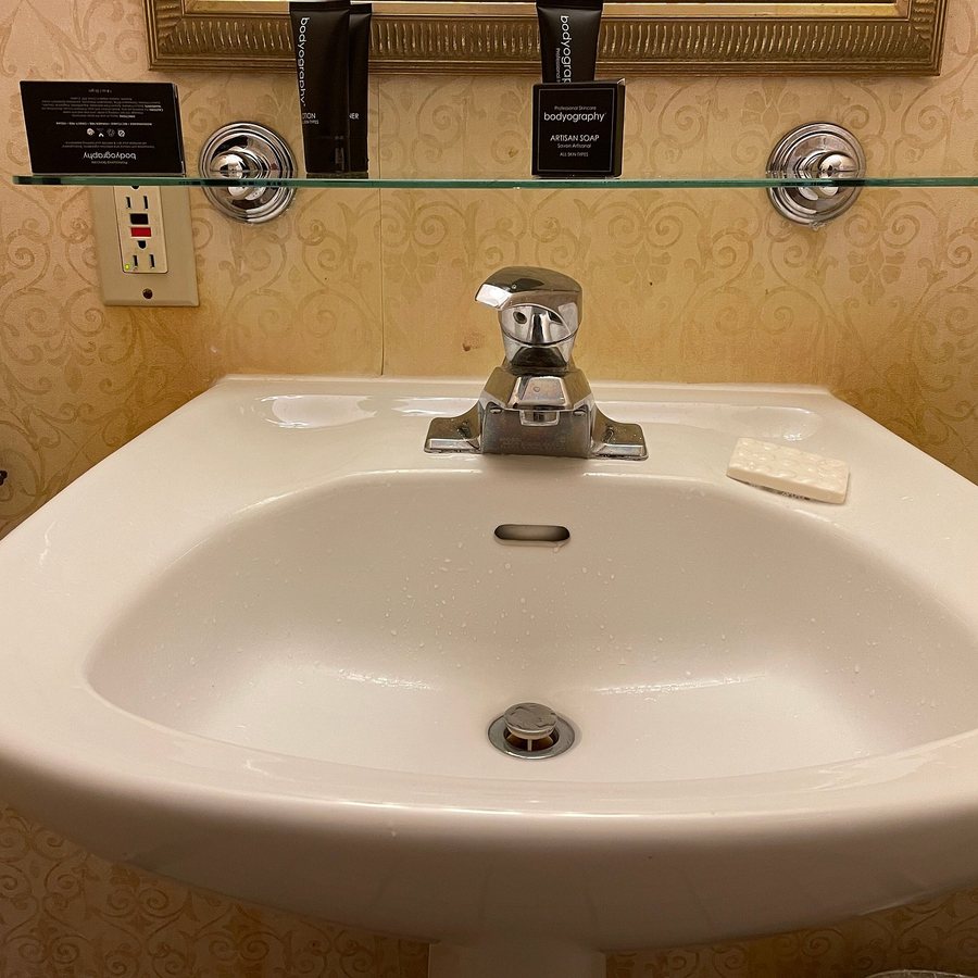 Conwell Inn — Bathroom