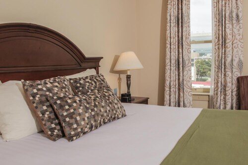 Conwell Inn — Guest room