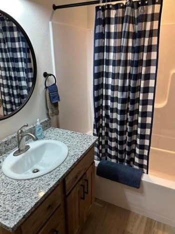 Cooper Creek Resort and Campground — Bathroom