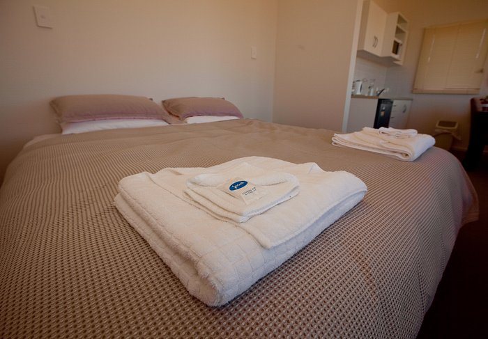 Coorong Cabins — Guest room