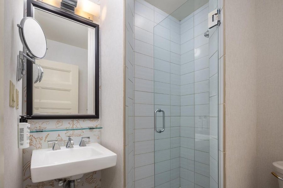 Copley Square Hotel — Bathroom