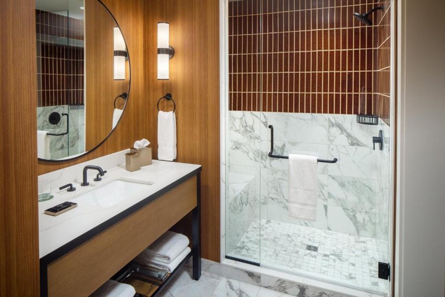 Copper Stay Inn — Bathroom