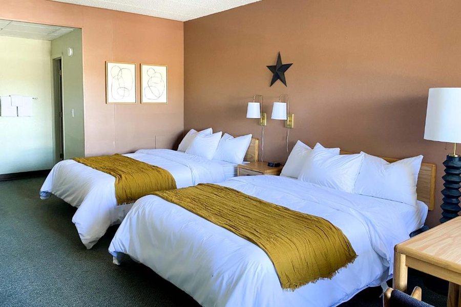 Copper Stay Inn — Guest room