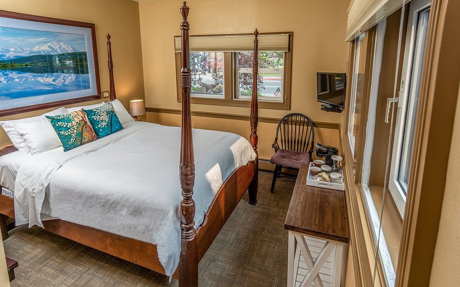 Copper Whale Inn — Guest room