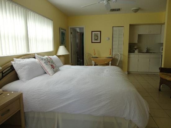 Coral Bay Resort — Guest room