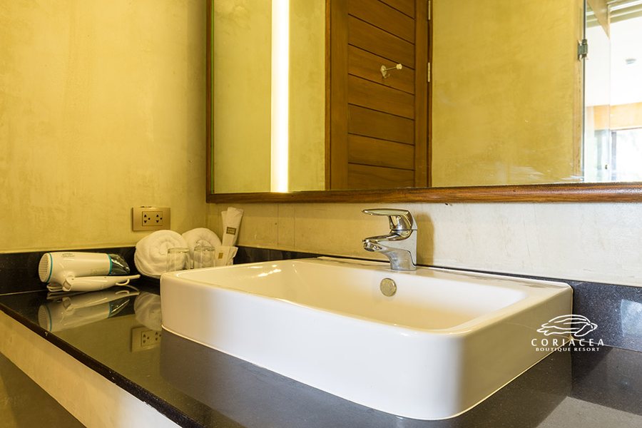Coriacea Boutique Resort — Bathroom