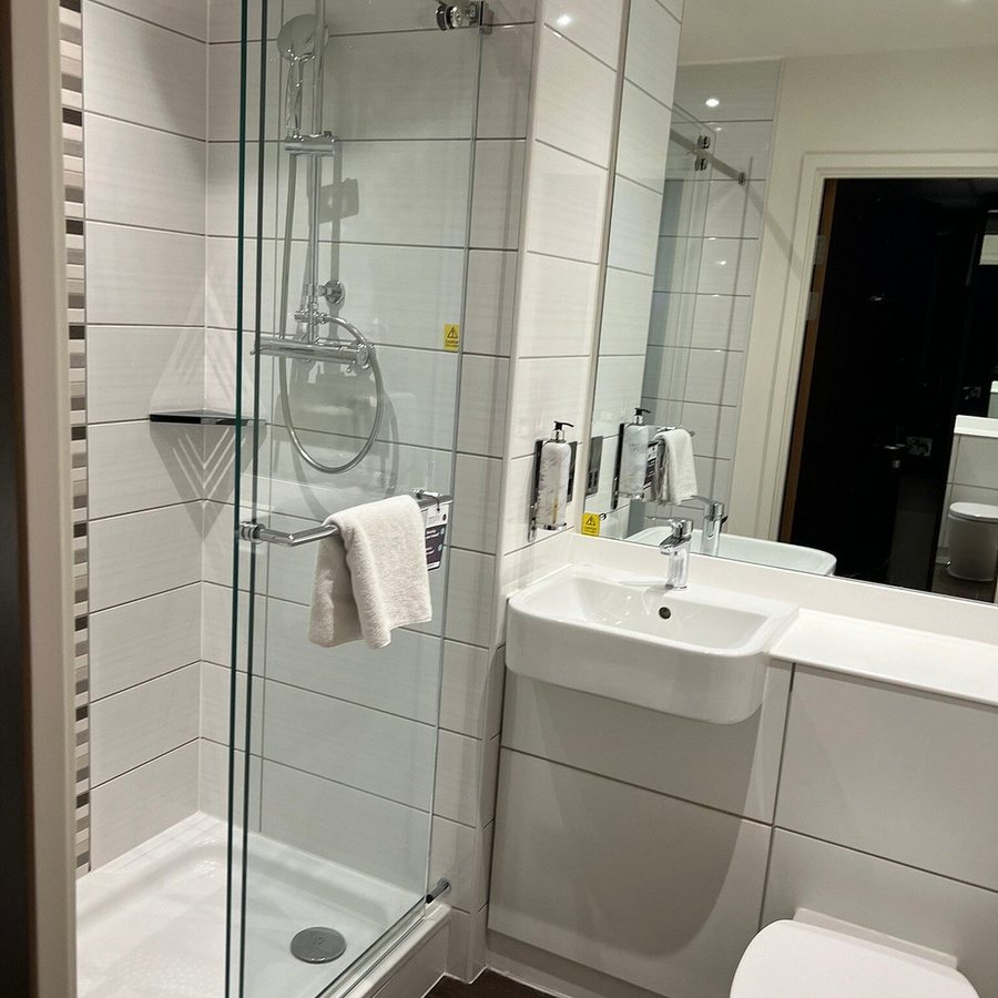 Cork International Hotel — Bathroom