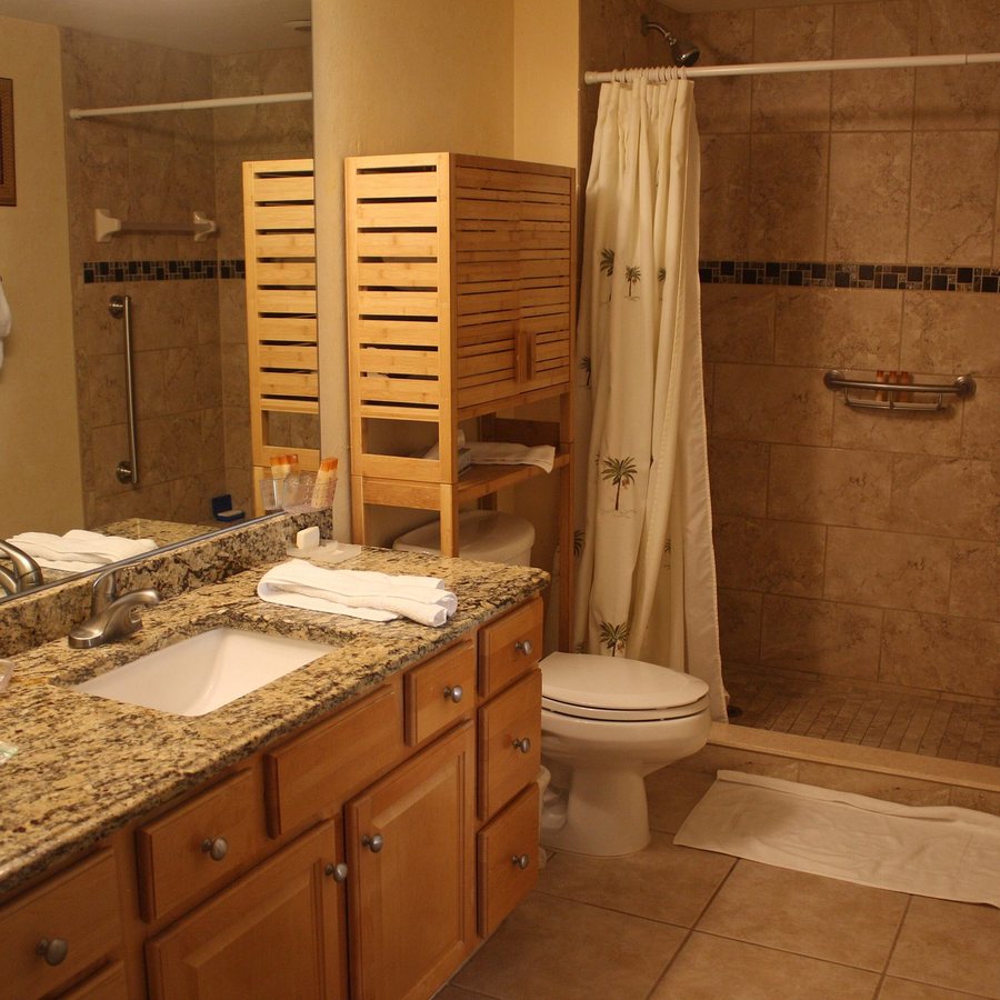 Cornerstone Beach Resort — Bathroom